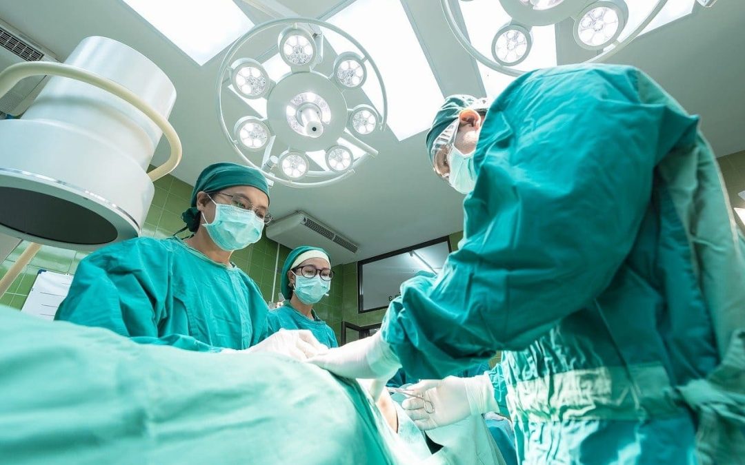 Quels sont les différents professionnels de l’opération chirurgicale ?