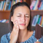 Dents sensibles au froid : quand faut-il s'inquiéter ?