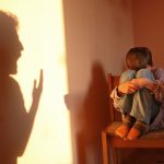 Soupçons de maltraitance infantile : comment réagir ?